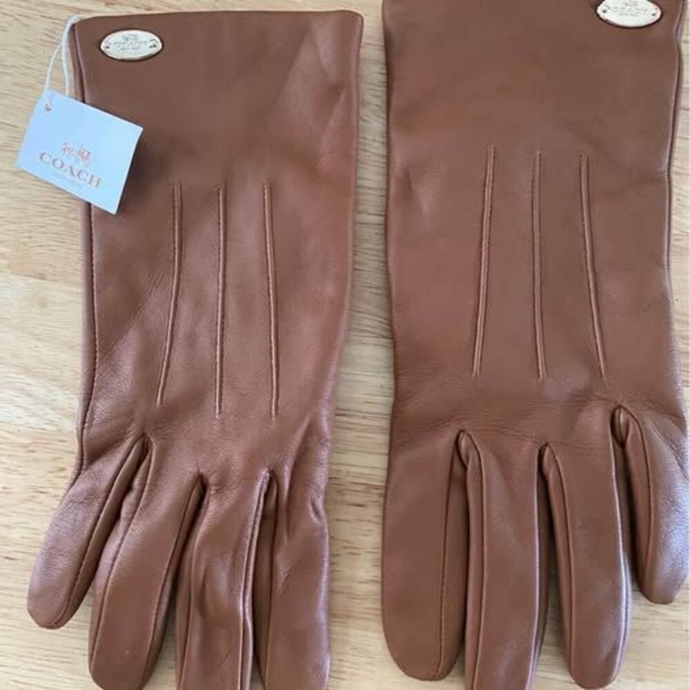 Coach leather gloves size 7 NWT
